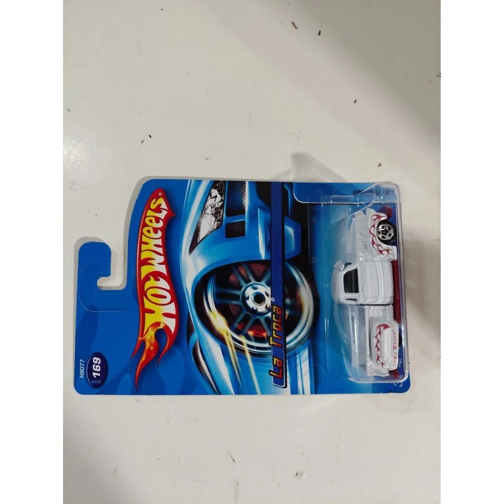 NIP Hot Wheels 2005 1:64 Die Cast La Troca Chevrolet Classic Pickup Truck B
